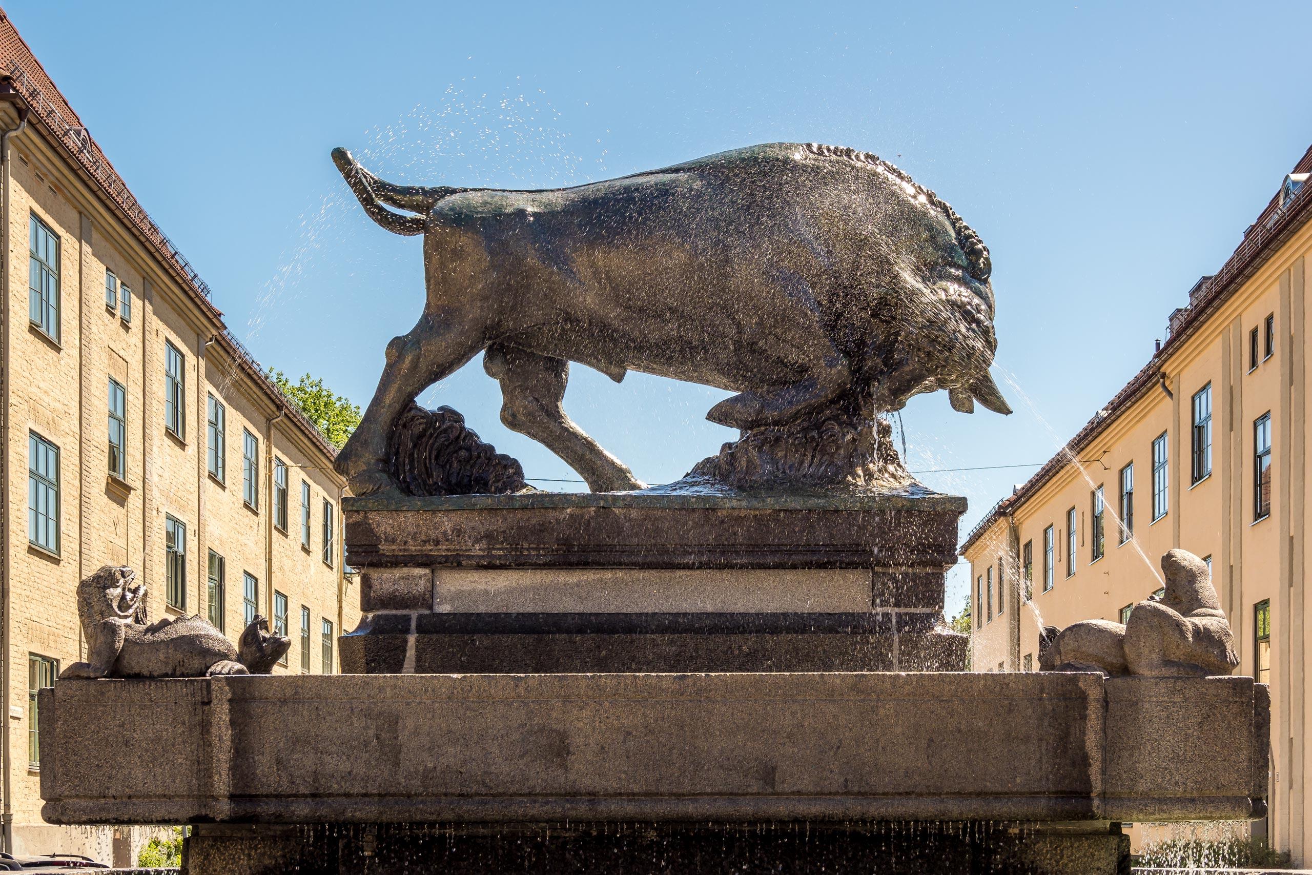 Oksestatuen på Torshov ved nye leiligheter i Green Park
