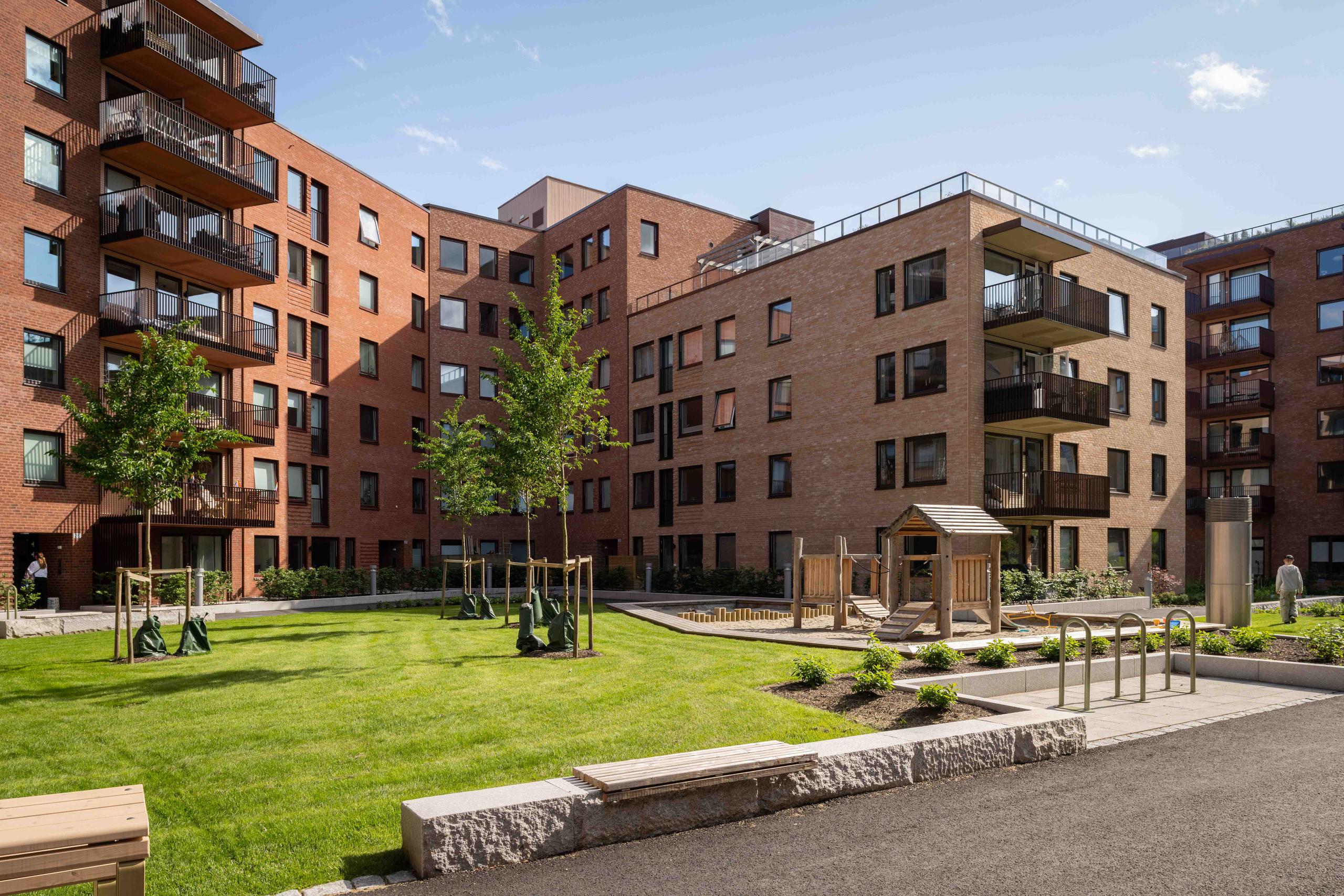 En sosial bakgård for store og små