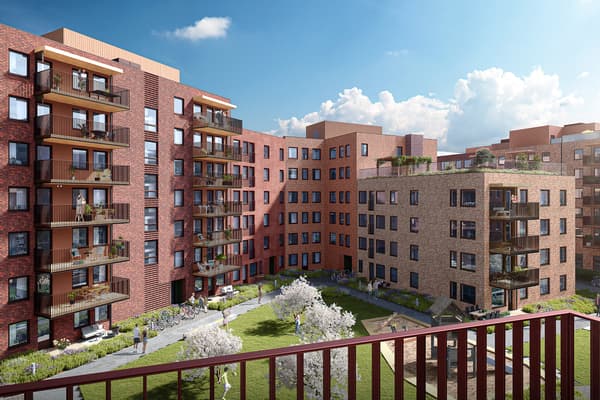 Hyggelig gårdsrom med lekeområder og møteplasser